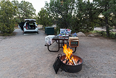Lagerfeuer auf dem Juniper Campground, Bandelier National Monument, New Mexico