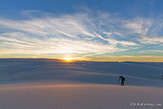 Chris fängt die ersten Sonnenstrahlen ein, White Sands National Monument